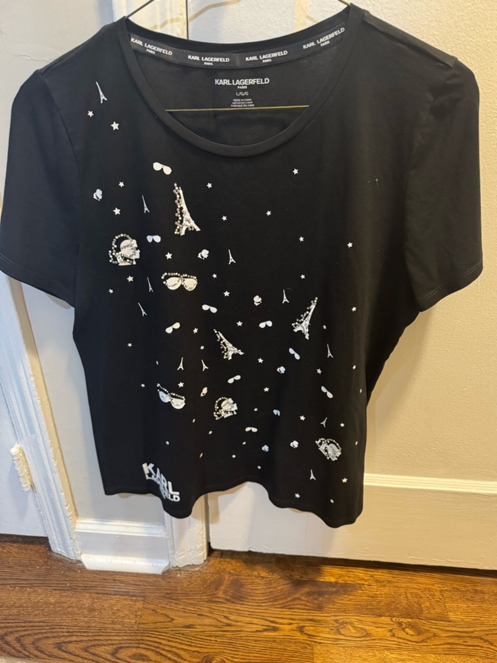 NWOT Karl Lagerfeld Women’s Black Tee w White Paris Icons - Picture 5 of 9